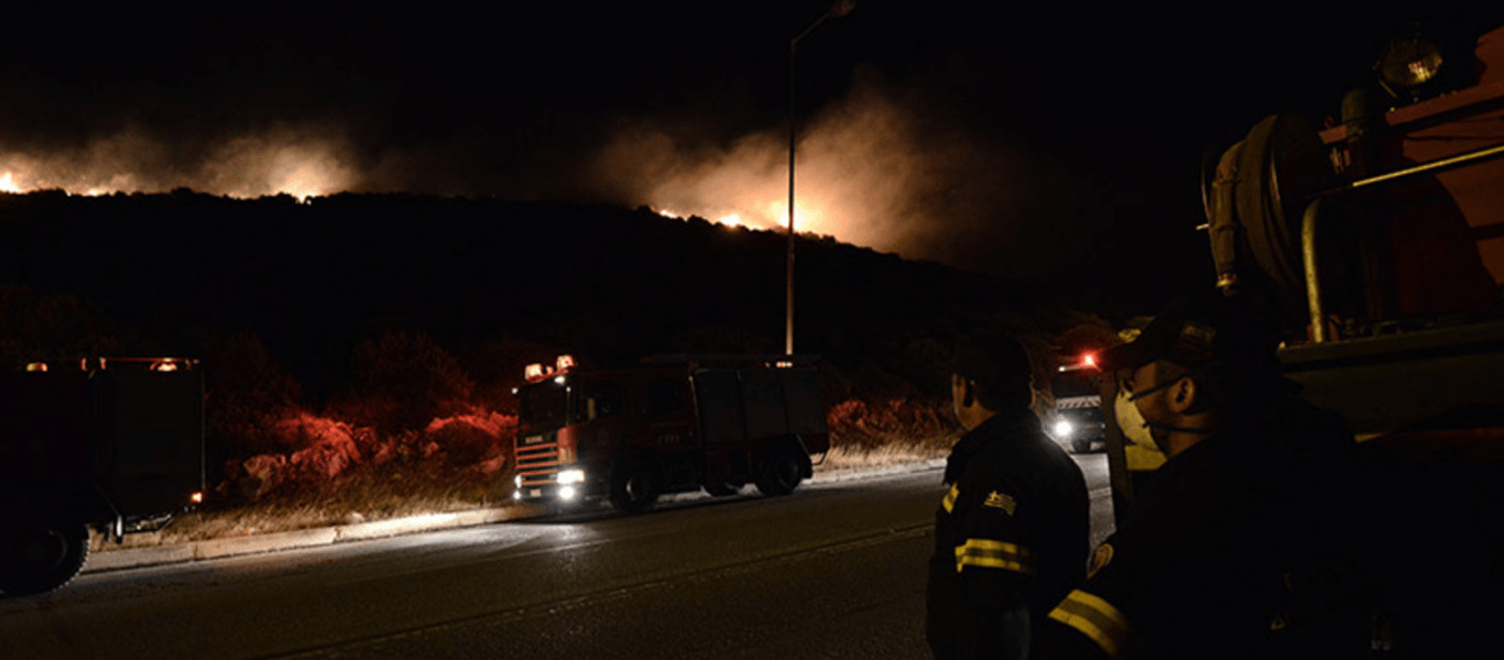 Σε εξέλιξη η φωτιά στην Ανάβυσσο: Καίει απο χθες το βράδυ (φωτό,βίντεο)